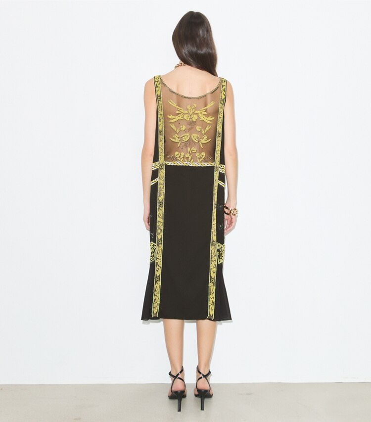 Tory Burch diseñador vestidos Vestido de malla con adornos en Coconut parte posterior en modelo