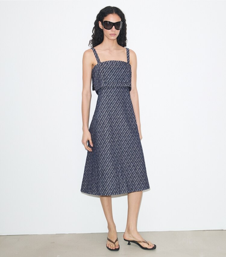 Tory Burch diseñador vestidos Vestido de mezclilla en T Link Stone Wash frente en modelo