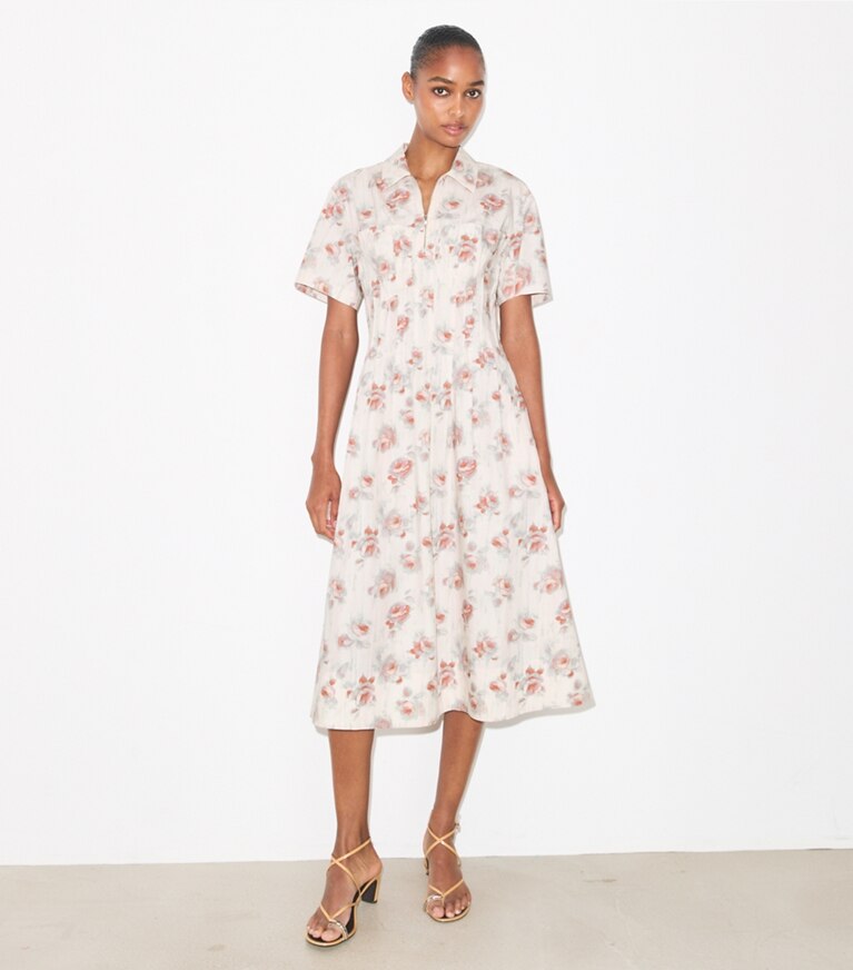 Tory Burch diseñador vestidos Vestido de popelina con plisado en la cintura en Pink Roses frente en modelo