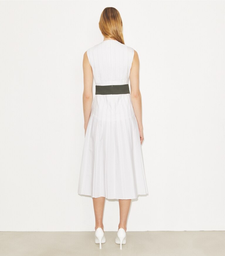 Tory Burch diseñador vestidos Vestido de poplín plisado en White parte posterior en modelo