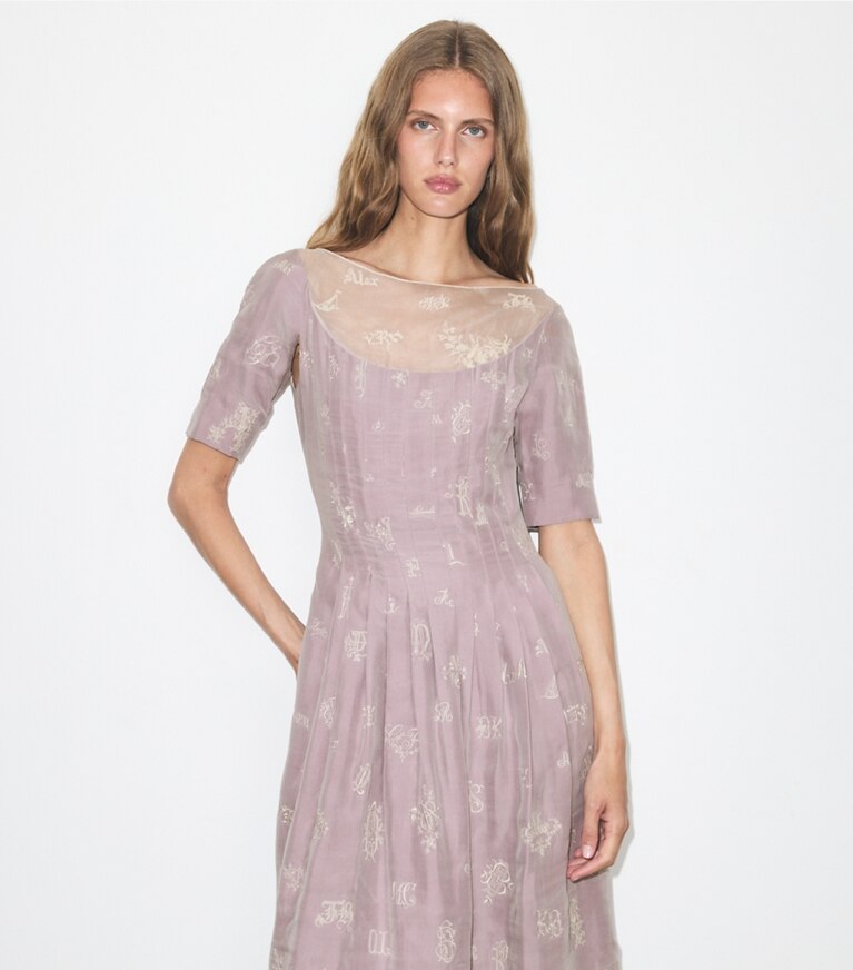 Tory Burch diseñador vestidos Vestido de seda bordado en Lilac detalle en modelo
