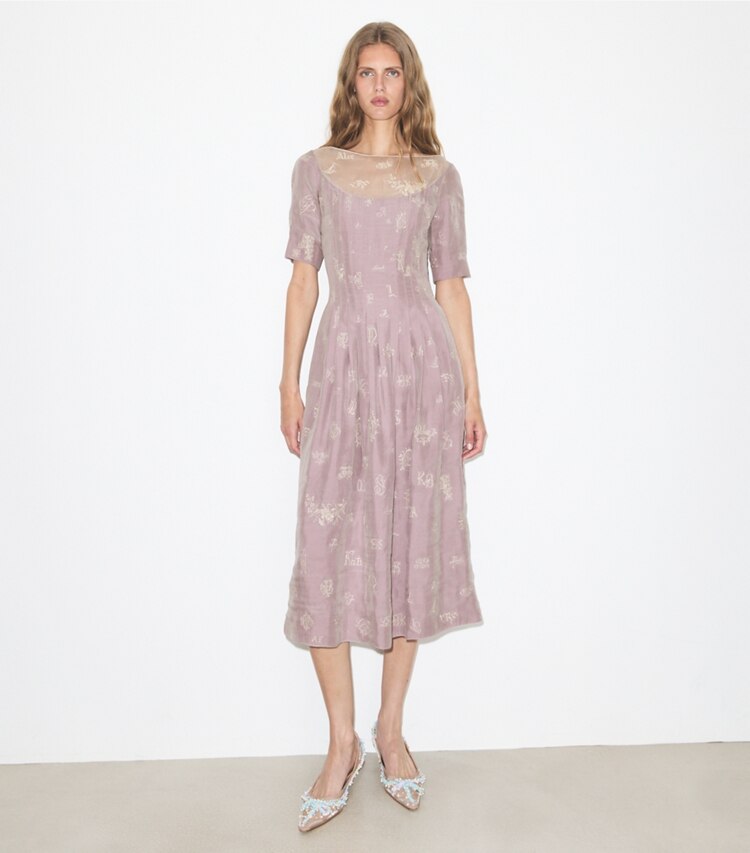 Tory Burch diseñador vestidos Vestido de seda bordado en Lilac frente en modelo