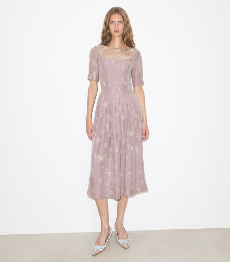Tory Burch diseñador vestidos Vestido de seda bordado en Lilac frente en modelo
