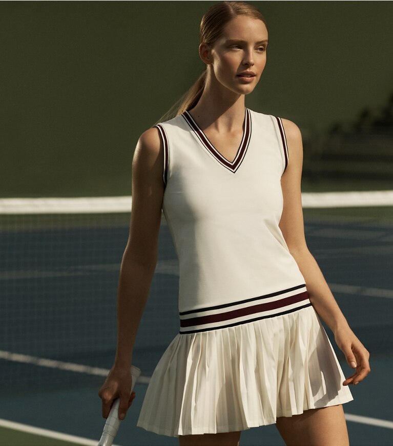 Tory Burch diseñador vestidos Vestido de tenis con cuello en V de jersey de alto rendimiento en Snow White campaña