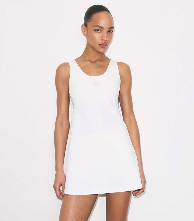 Tory Burch diseñador tops Vestido de tenis con logo en relieve en Snow White detalle en modelo