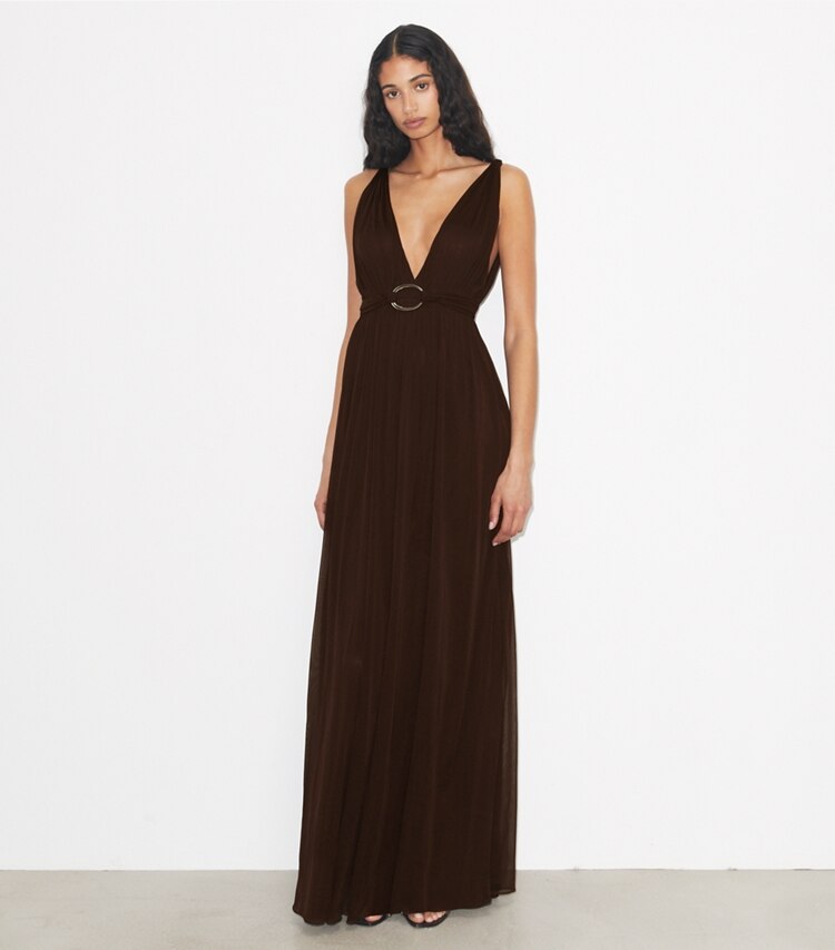 Tory Burch diseñador vestidos Vestido de viscosa con cuello en V en Dark Cocoa frente en modelo