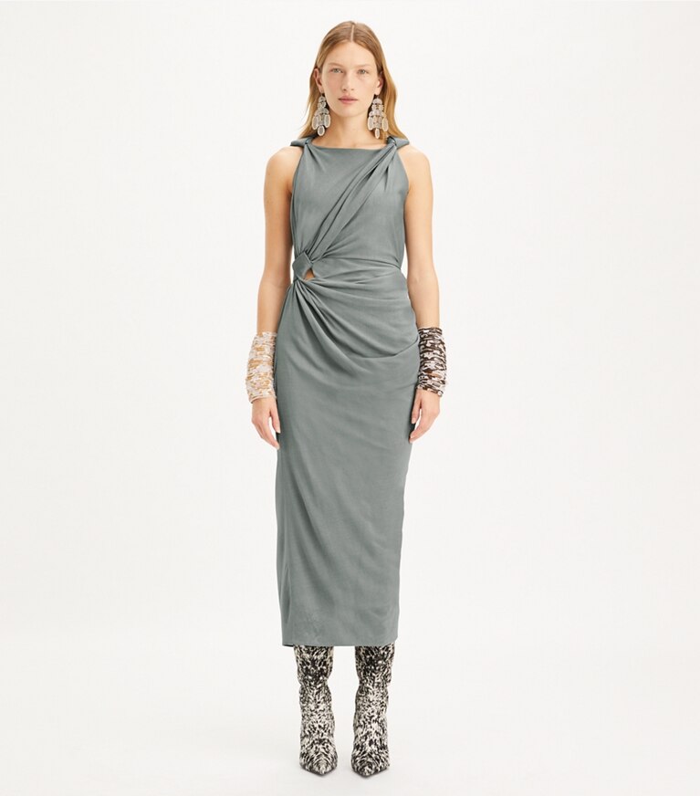 Tory Burch diseñador vestidos Vestido de viscosa con nudo en Shale Gray frente en modelo