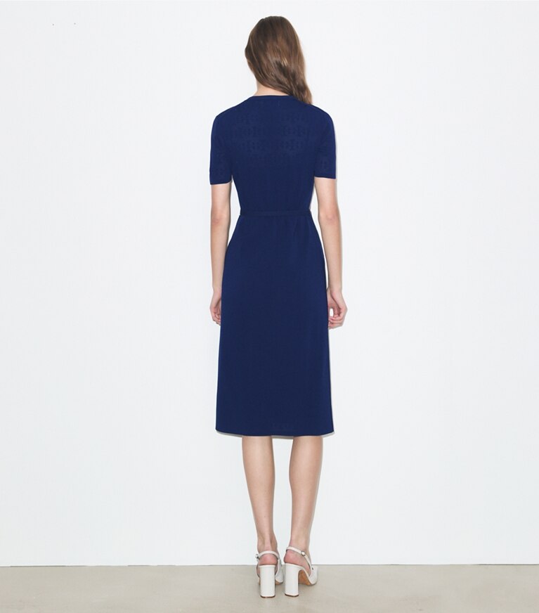 Tory Burch diseñador vestidos Vestido de viscosa pointelle en Ocean parte posterior en modelo