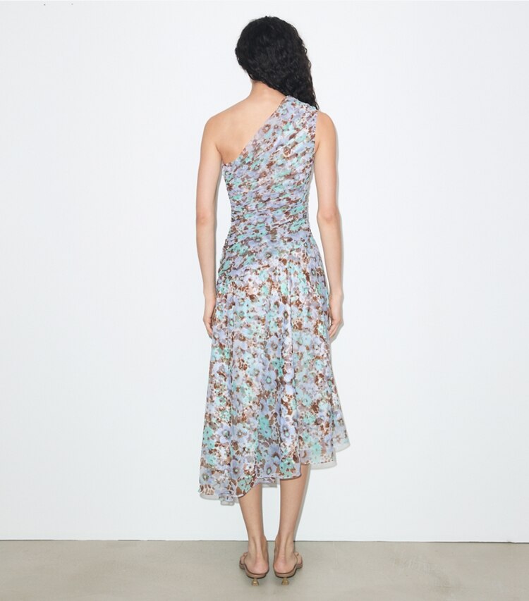 Tory Burch diseñador vestidos Vestido estampado con un solo hombro en Blue Floral parte posterior en modelo