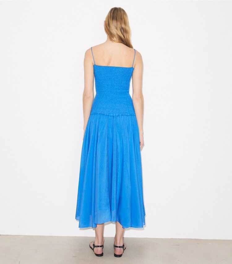 Tory Burch diseñador vestidos Vestido fruncido liso en Bay Blue parte posterior en modelo