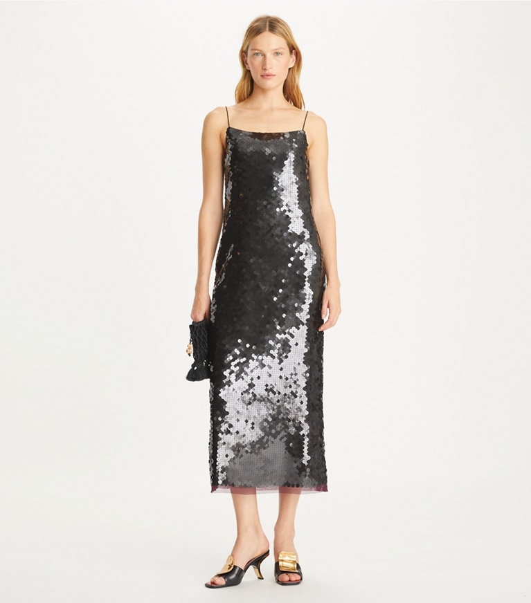 Tory Burch diseñador vestidos Vestido lencero con lentejuelas en Dark Scarlet frente en modelo