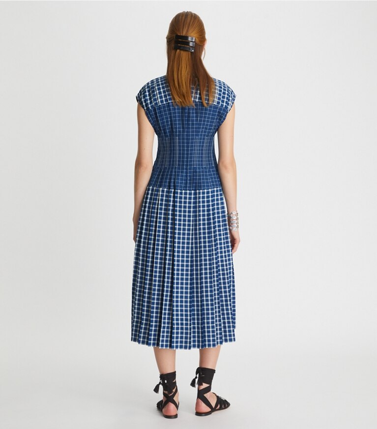 Tory Burch diseñador vestidos Vestido pícnic de seda a cuadros Claire McCardell en Blue / White en el modelo (espalda)