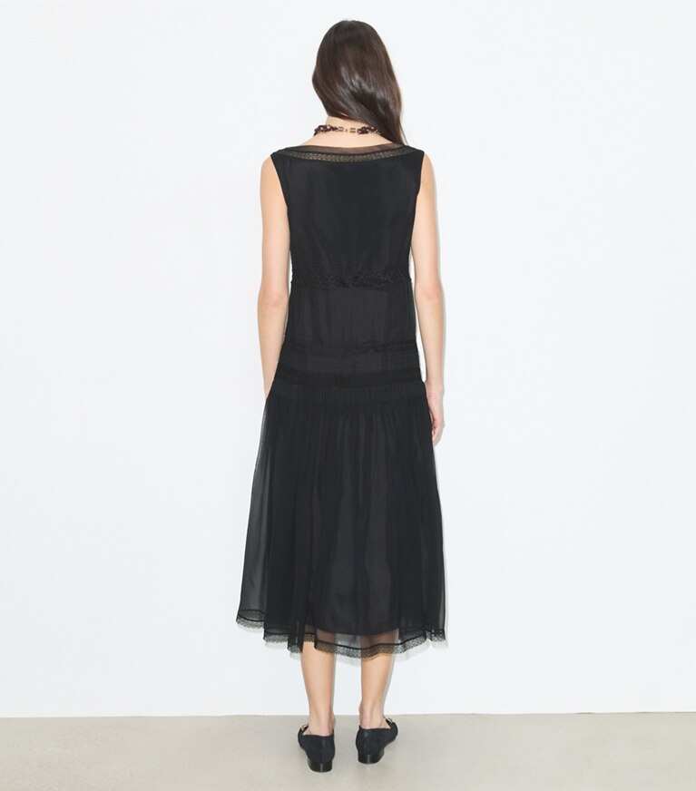 Tory Burch diseñador vestidos Vestido plisado de encaje de seda en BLACK parte posterior en modelo