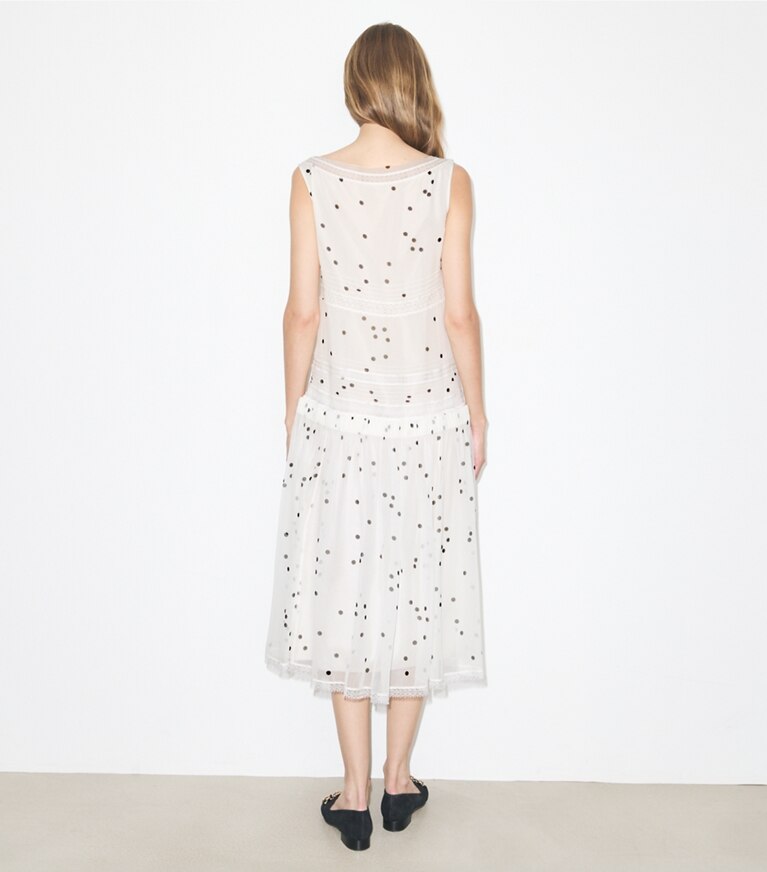 Tory Burch diseñador vestidos Vestido plisado de encaje de seda en Black Dots parte posterior en modelo