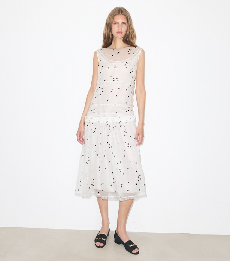 Tory Burch diseñador vestidos Vestido plisado de encaje de seda en Black Dots frente en modelo