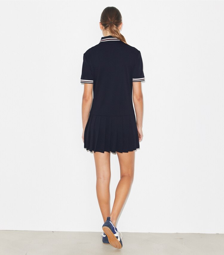 Tory Burch diseñador vestidos Vestido polo de punto acanalado a rayas en Medium Navy parte posterior en modelo