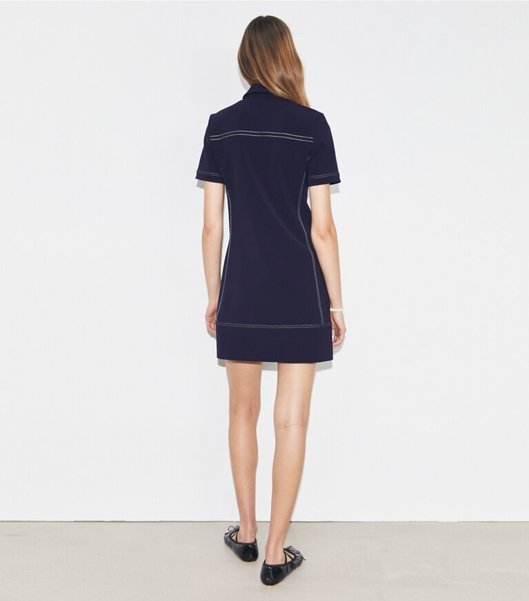 Tory Burch diseñador vestidos Vestido polo elástico con pespuntes Pick en Tory Navy parte posterior en modelo