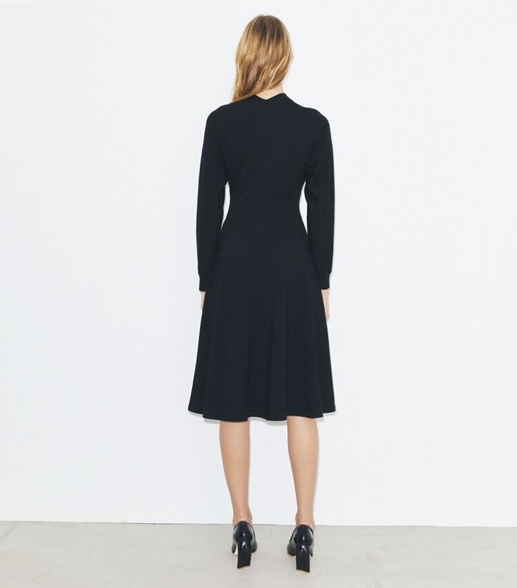 Tory Burch diseñador vestidos Vestido suéter en Black parte posterior en modelo