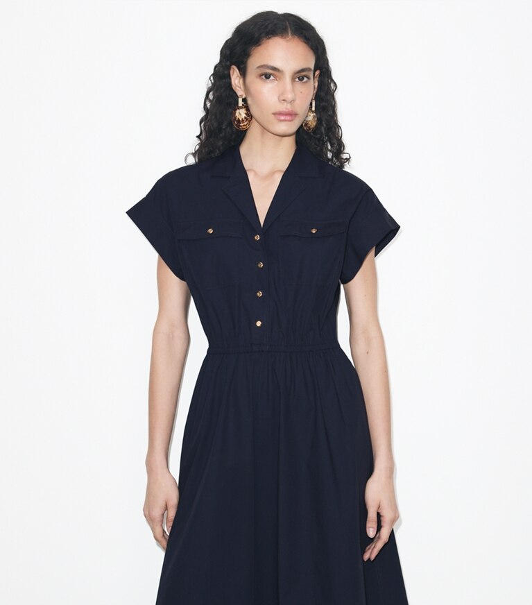 Tory Burch diseñador vestidos Vestido tipo camisa de poplín de algodón en Medium Navy detalle en modelo