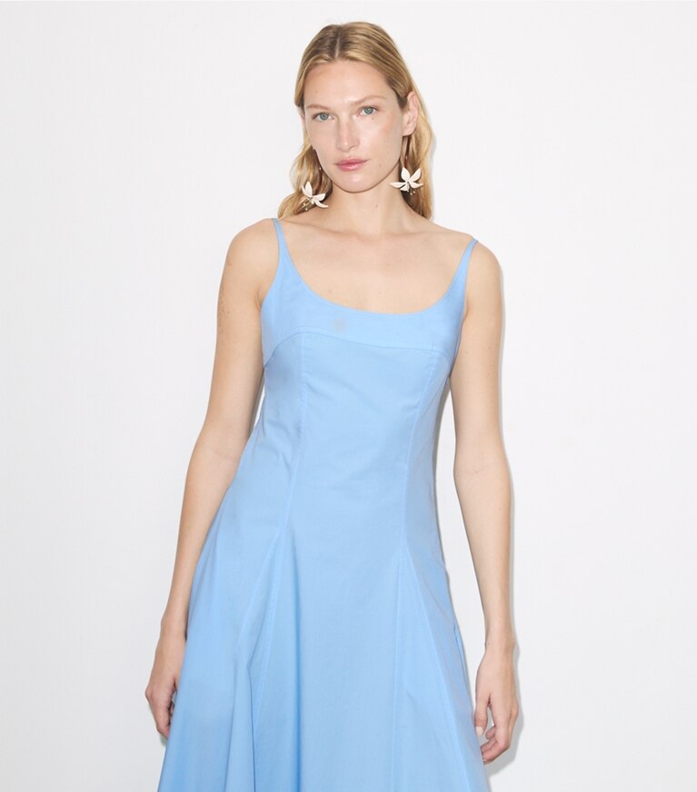 Tory Burch diseñador vestidos Vestido tipo Tank de poplín en Washed Sky detalle en modelo