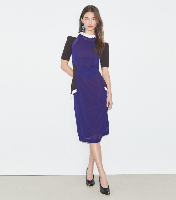 Tory Burch designer abiti Vestito color-block in jersey trasparente in Ballpoint Blue parte anteriore su modella