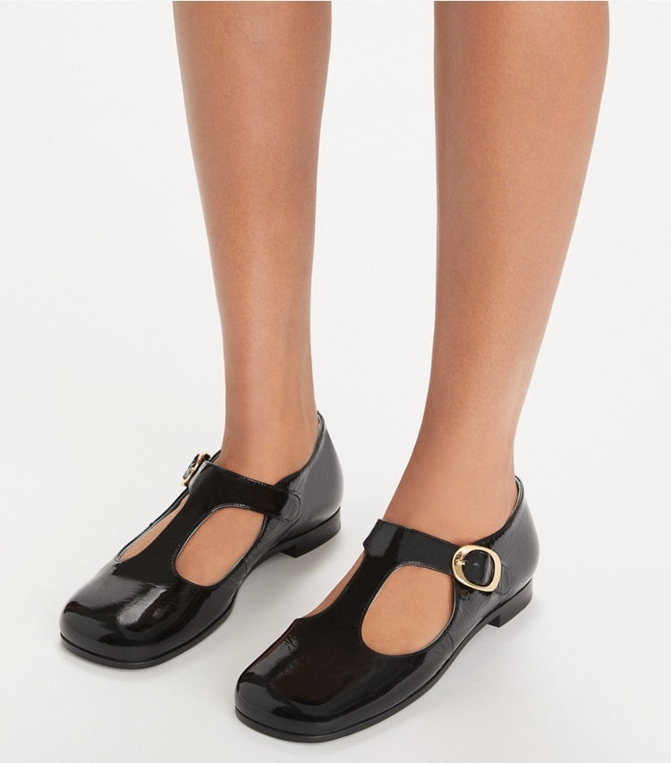Tory Burch designer flats Violet T-Strap in NERO additional on model