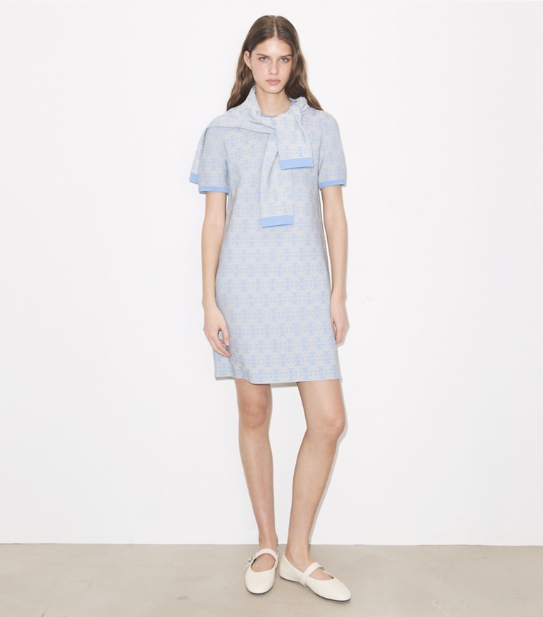 Tory Burch designer ワンピース レーヨン クルーネック ドレス in Vanilla / Blue additional on model