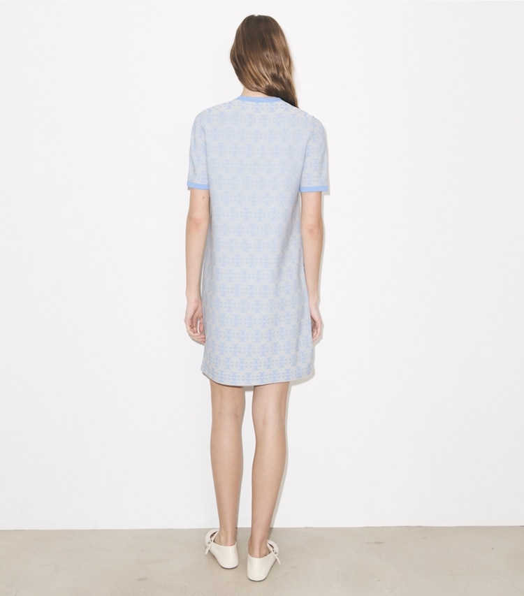 Tory Burch designer ワンピース レーヨン クルーネック ドレス in Vanilla / Blue on model back