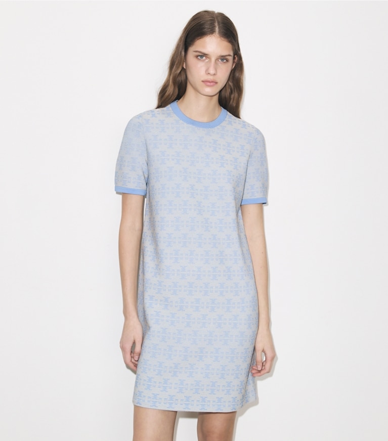 Tory Burch designer ワンピース レーヨン クルーネック ドレス in Vanilla / Blue on model detail