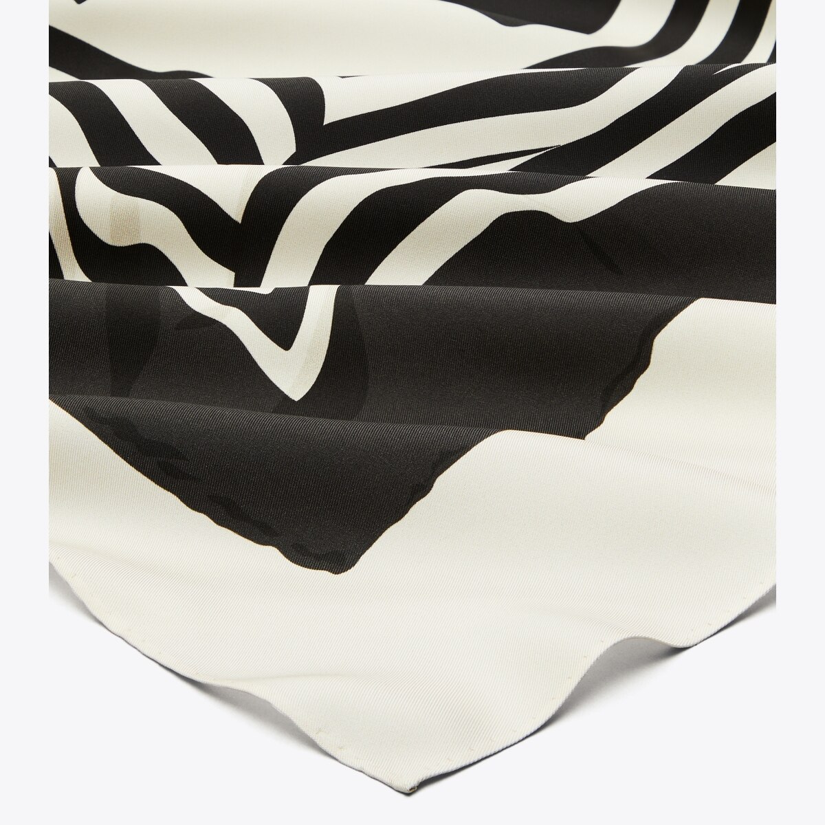 【TORY BURCH】Warped Logo Silk Squaire スカーフ 168963 Warped Logo Silk Square: Women's Designer Scarves | Tory Burch