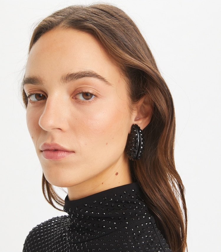 Tory Burch designer earrings Wave Earring in Black accessory on model