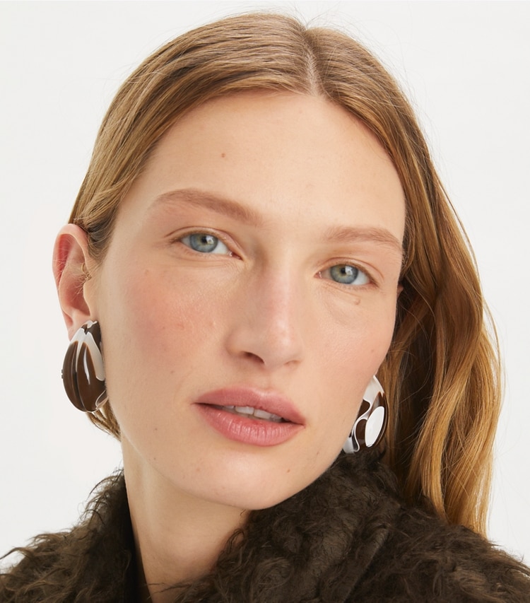 Tory Burch designer earrings Wave Earring in Brown Swirl accessory on model