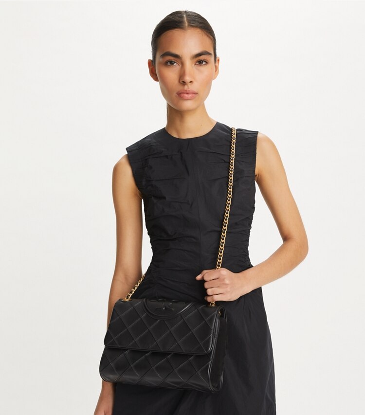 Tory Burch designer schultertaschen Weiche, wandelbare Fleming Schultertasche in Black additional on model
