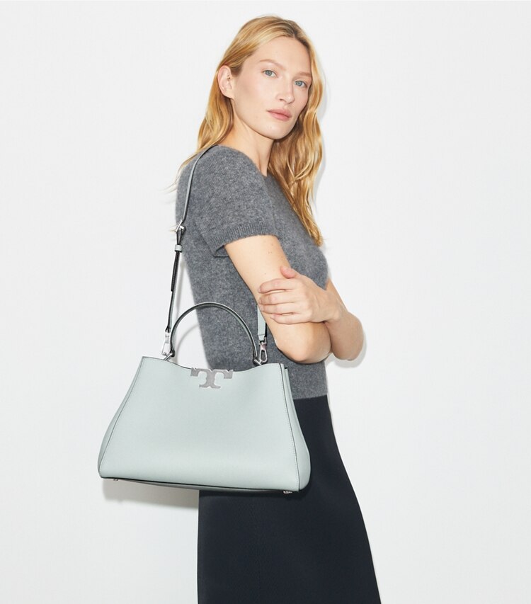 Tory Burch designer henkeltaschen Weiche Eleanor Henkeltasche in Sea accessory on model