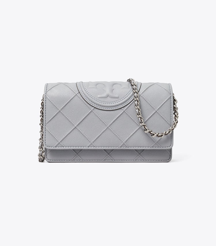 Tory Burch designer kleine taschen Weiche Fleming Geldbörse aus poliertem Narbenleder mit Kette in Slate front