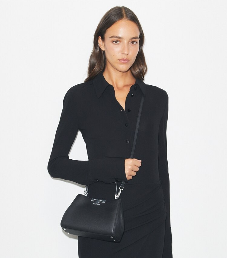 Tory Burch designer crossbody bags Weiche Mini Eleanor Henkeltasche in Black accessory on model