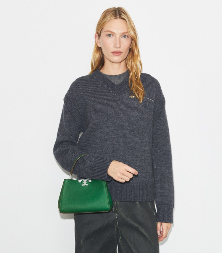 Tory Burch designer crossbody bags Weiche Mini Eleanor Henkeltasche in Dark Kale additional on model