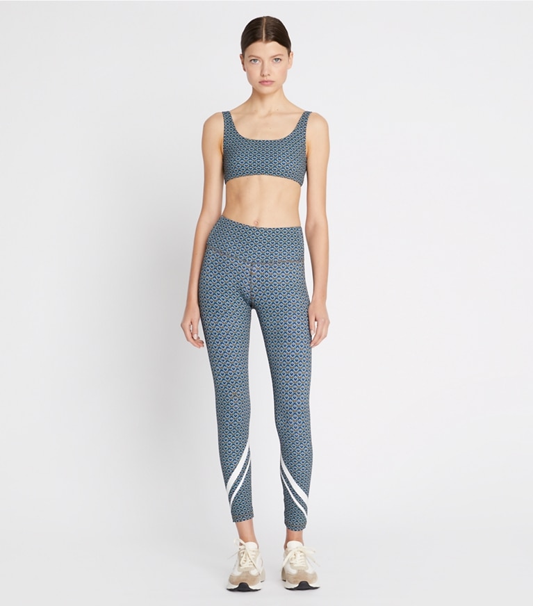 https://s7.toryburch.com/is/image/ToryBurch/style/weightless-printed-chevron-7-8-legging-on-model-front.TB_73692_960_20230607_OMFRO.pdp-767x872.jpg