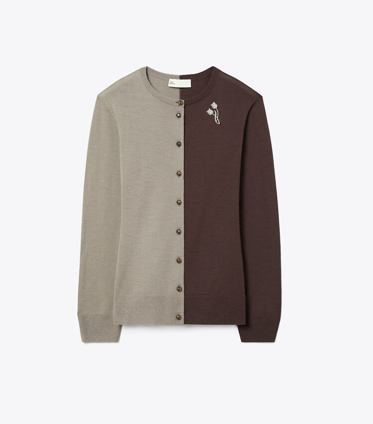 Tory Burch designer strickware Wollcardigan mit Brosche in Light Gray / Dark Brown front