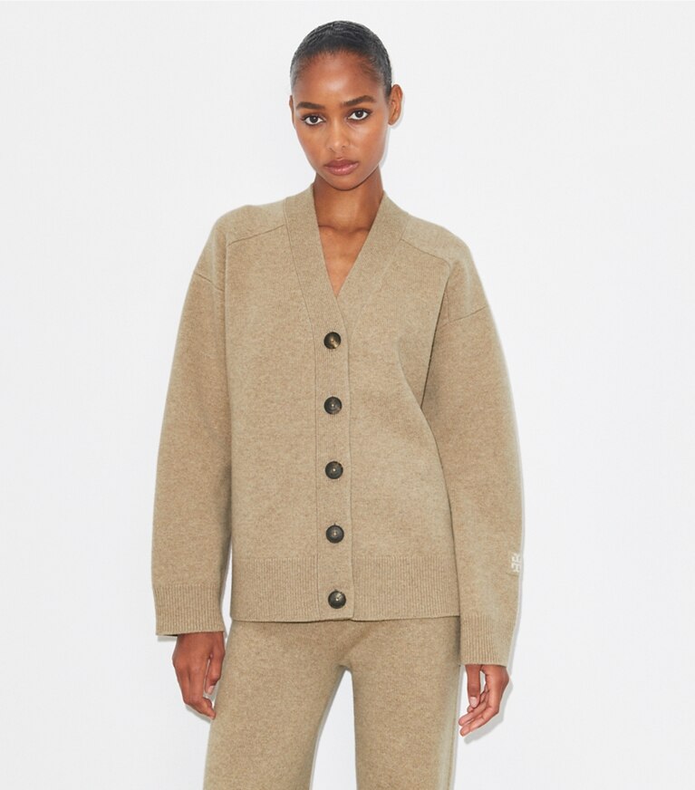 Tory Burch designer strickware Wollcardigan in Oatmeal Melange on model detail