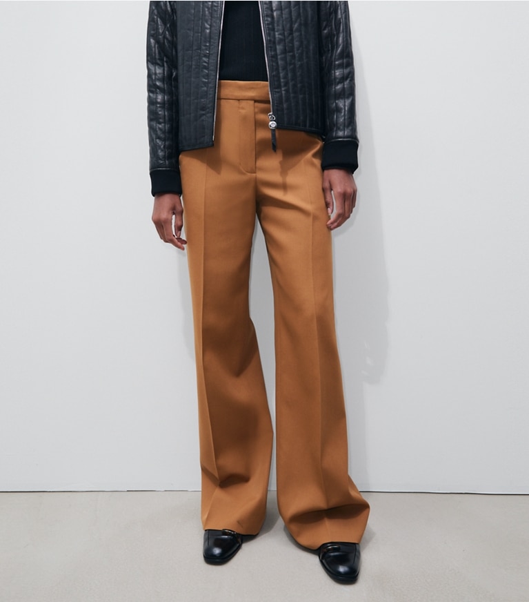Tory Burch designer unterteile Wollhose in Cinnamon on model detail