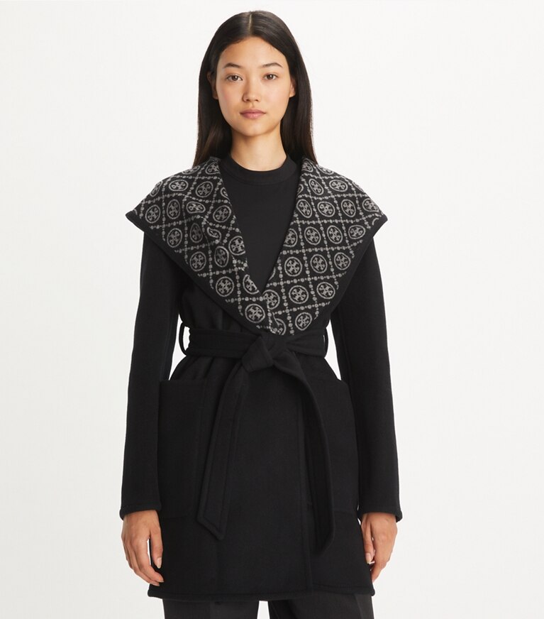 Tory Burch designer mäntel Wollmantel mit Kapuze in Black/Gray T Monogram on model detail