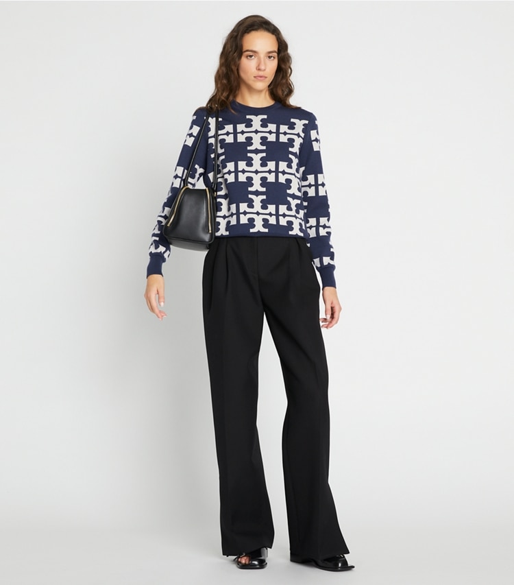 Tory Sport designer strickware Wollpullover mit Logo in Grey Thunder / NEW IVORY modell von vorn