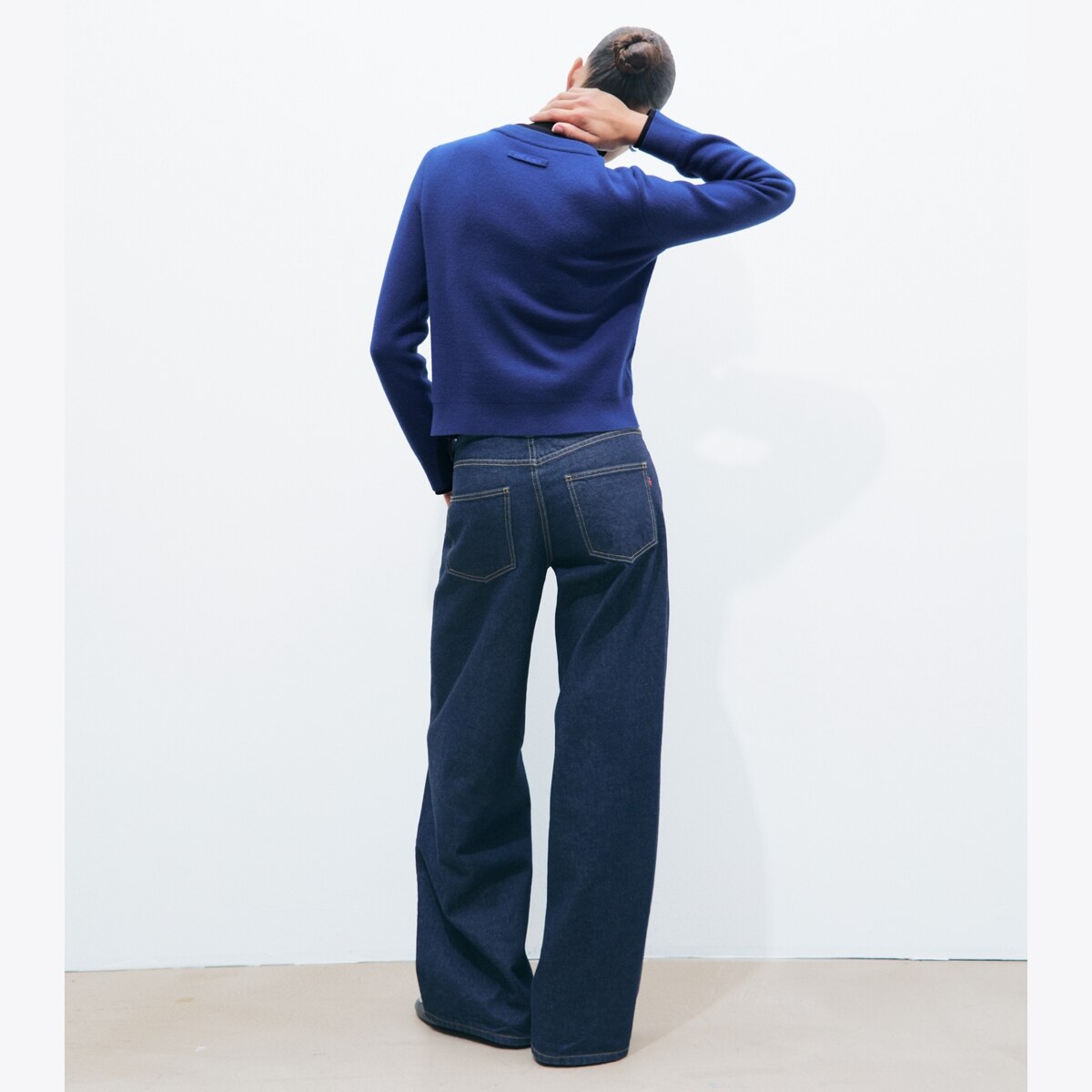 WOOL DOUBLE COLLAR V-NECK SWEATER - thumbnail 5