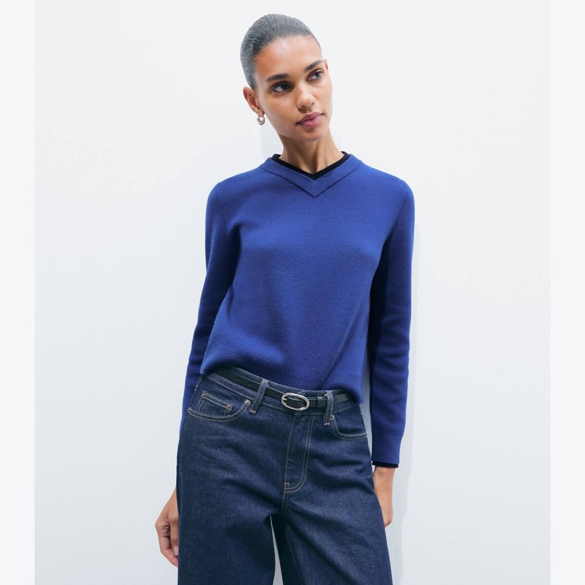 WOOL DOUBLE COLLAR V-NECK SWEATER - thumbnail 2