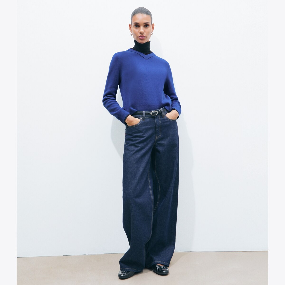 WOOL DOUBLE COLLAR V-NECK SWEATER - thumbnail 3