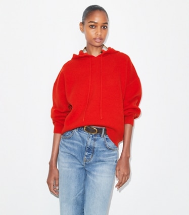 Tory Burch designer セーター クロップド ウール フーディ in Winterberry Red on model detail