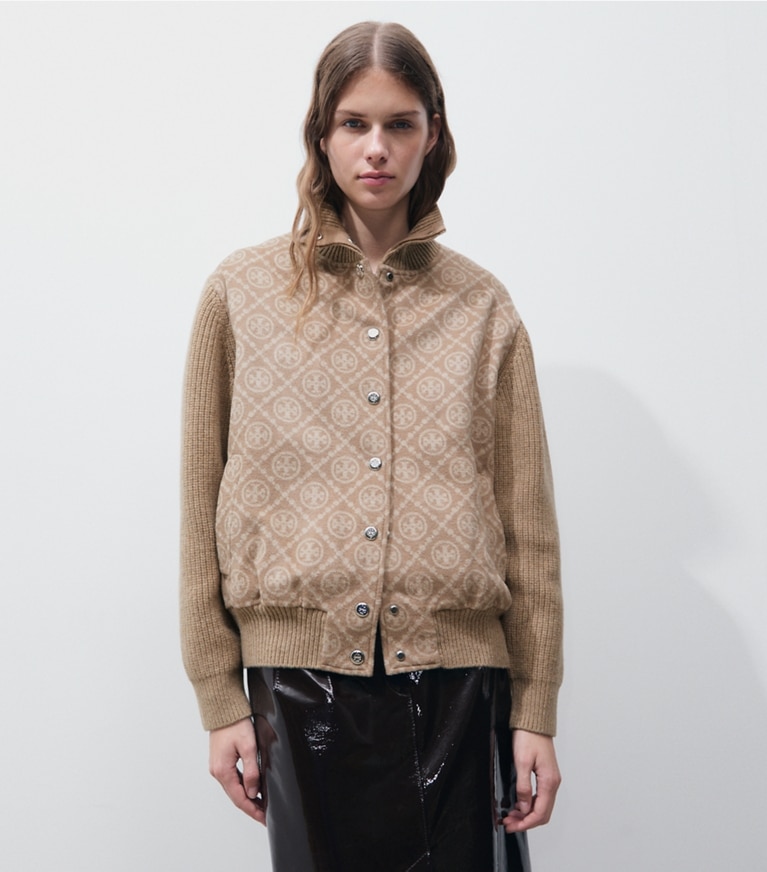 Tory Burch designer ジャケット ウール ジャガード ボンバージャケット in Light Khaki on model detail