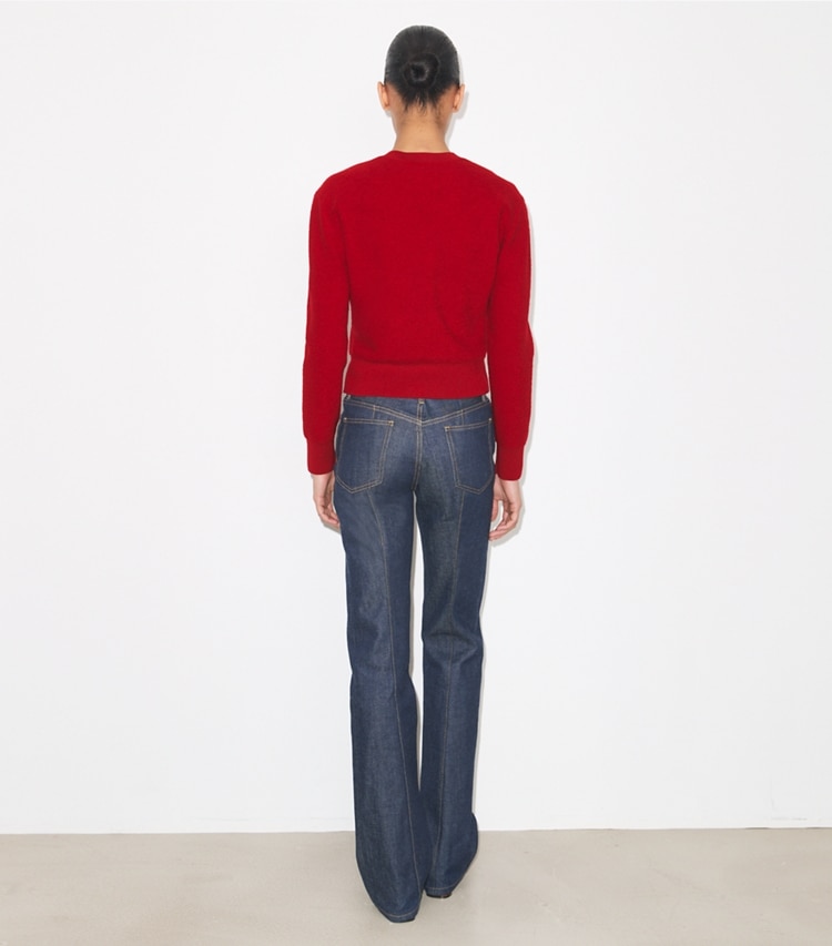 Tory Burch designer セーター ウール ロゴセーター in Toucan Red on model back