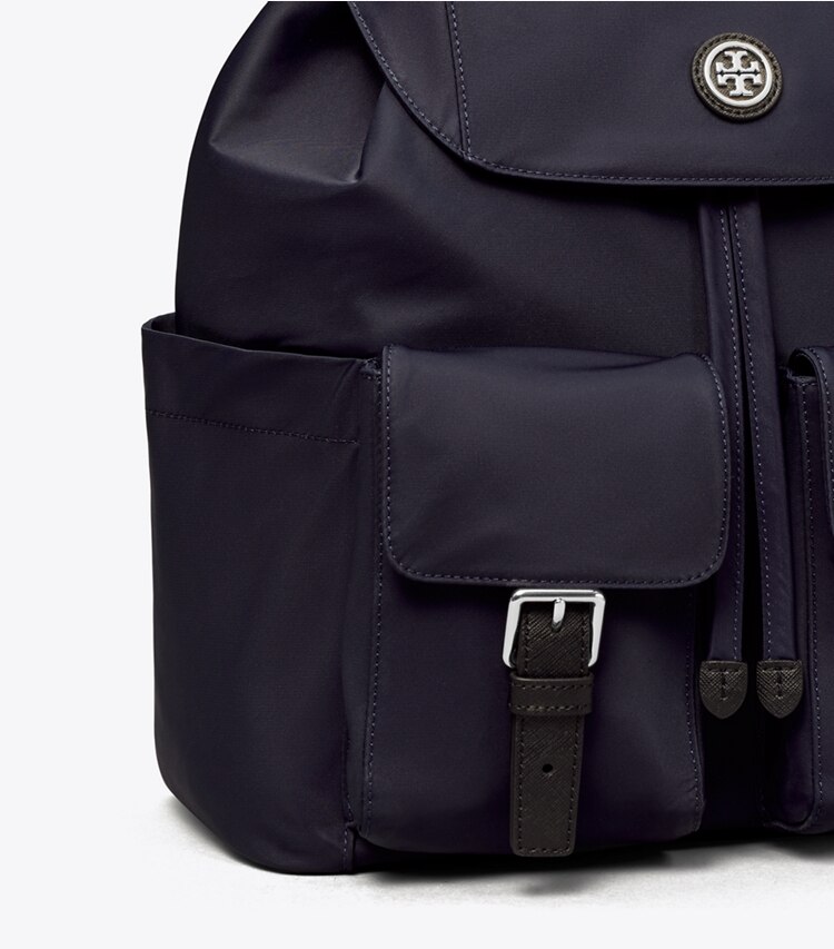 Tory Burch designer zaino Zaino in nylon con pattina in Royal Navy dettaglio